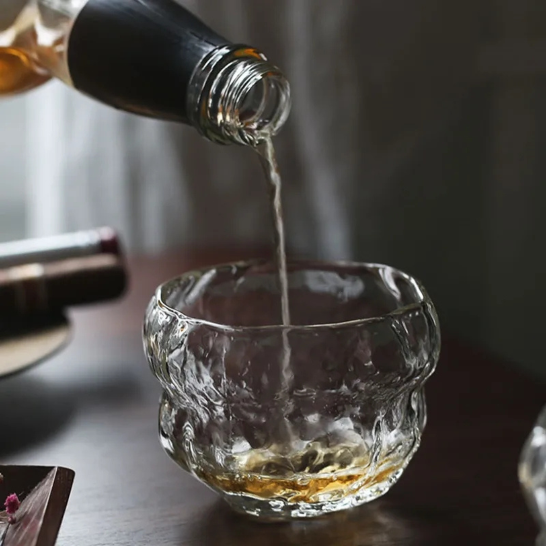Pouring whisky in our handcrafted whisky glass with an organic, wavy texture. Made from premium crystal for a unique and luxurious drinking experience.