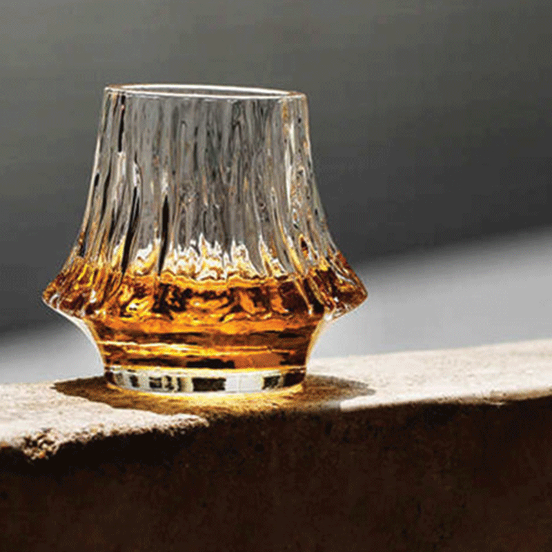 Hatsuyuki Mountain Whisky Glass - Craftsmanship and Captivating Design