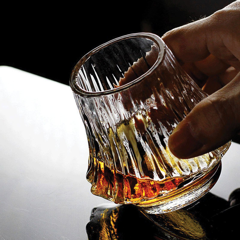 Hand holding the Hatsuyuki Mountain Whisky Glass - Craftsmanship and Captivating Design