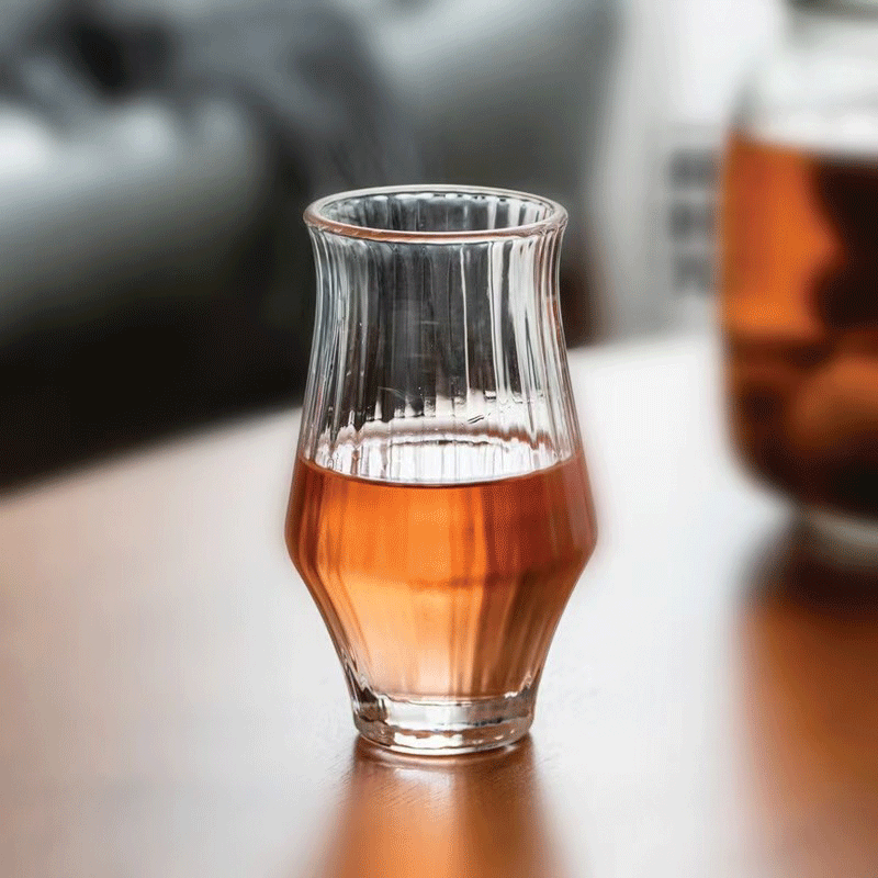 Yamazakura Whisky Glass - Elegance and Vertical Stripe Design